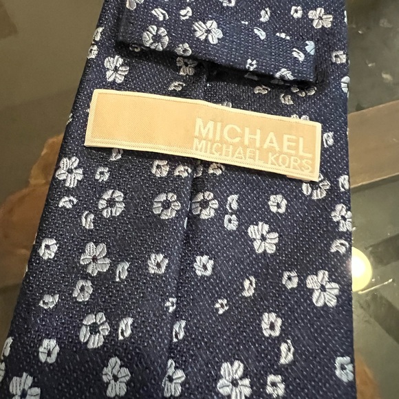 Michael kors floral tie - Picture 2 of 3